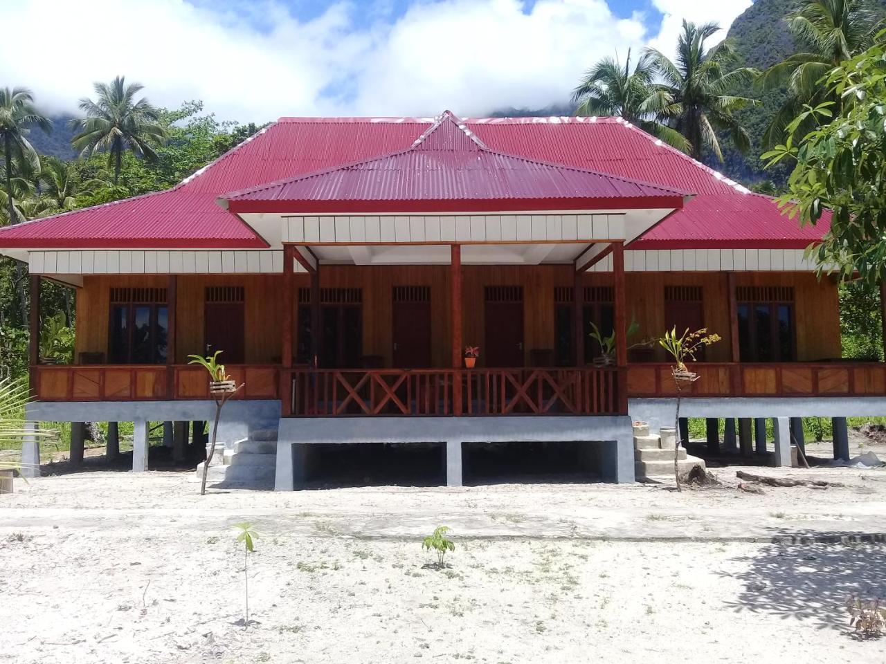 Nusa Nalan Beach Resort Rumah Olat Luaran gambar