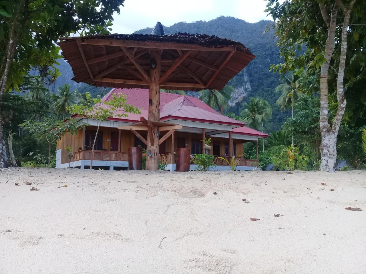 Nusa Nalan Beach Resort Rumah Olat Luaran gambar