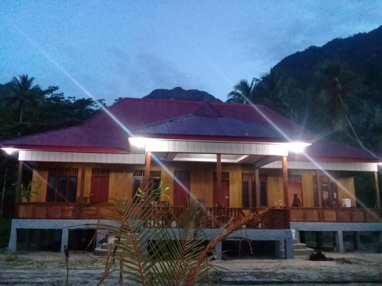 Nusa Nalan Beach Resort Rumah Olat Luaran gambar