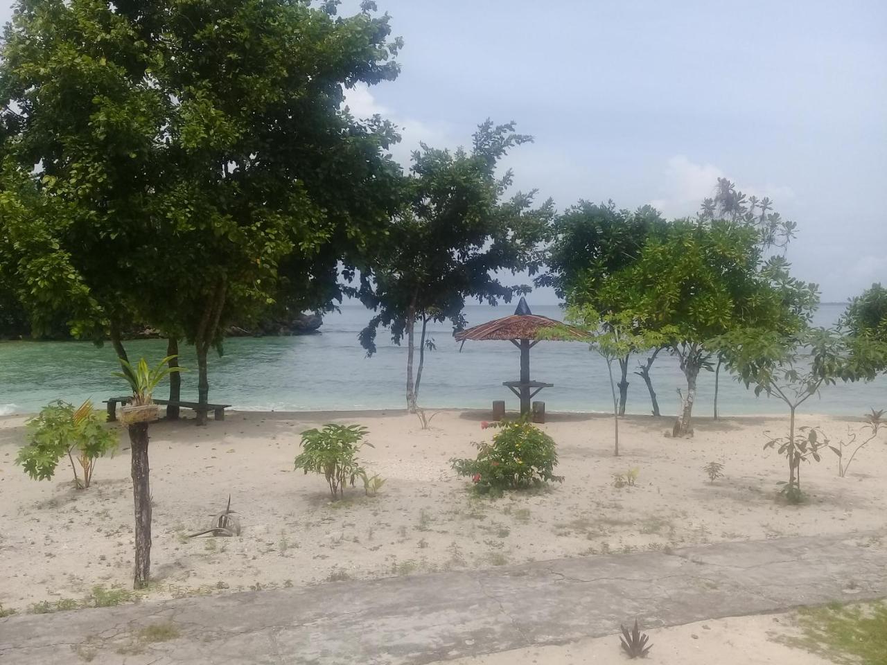 Nusa Nalan Beach Resort Rumah Olat Luaran gambar