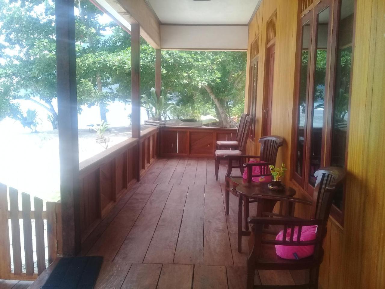 Nusa Nalan Beach Resort Rumah Olat Luaran gambar