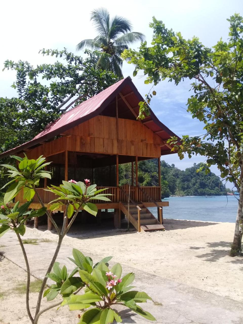 Nusa Nalan Beach Resort Rumah Olat Luaran gambar