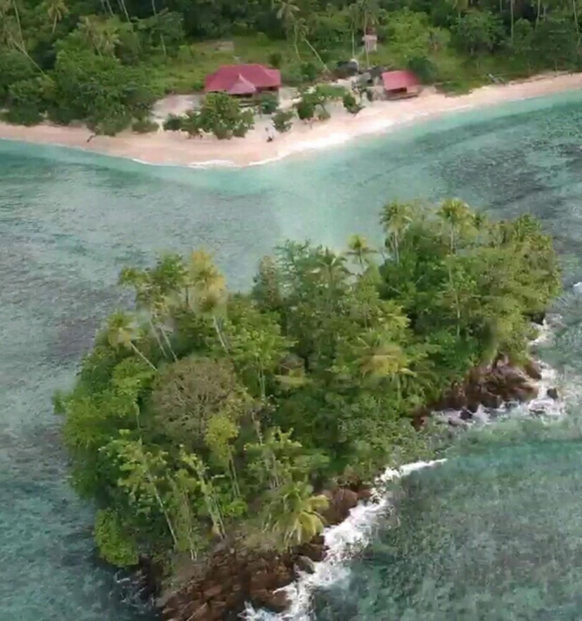 Nusa Nalan Beach Resort Rumah Olat Luaran gambar
