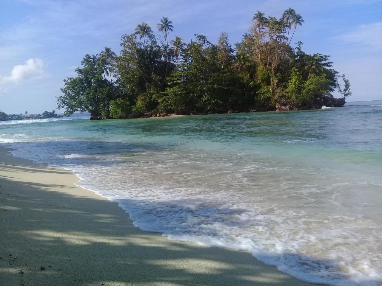 Nusa Nalan Beach Resort Rumah Olat Luaran gambar